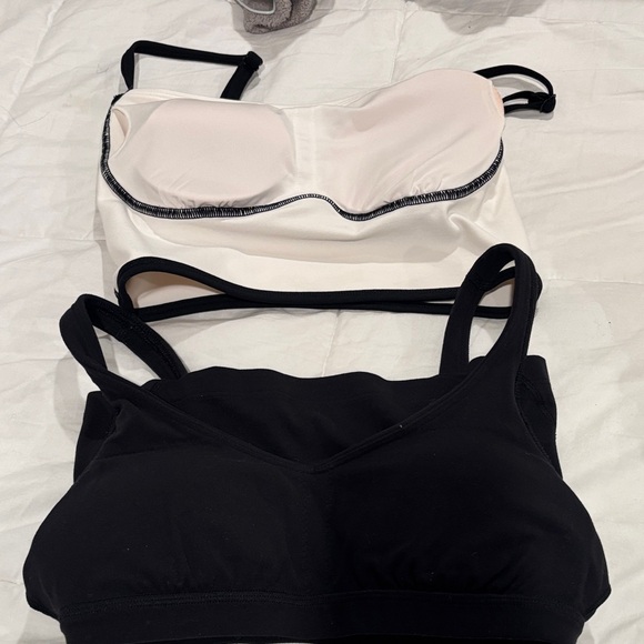 ALO xs Yoga Cream and Black Sports Bra Lulú S2 - Picture 6 of 7